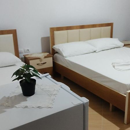 Dino Guest House Гірокастра Екстер'єр фото