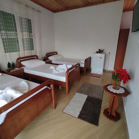 Dino Guest House Гірокастра Екстер'єр фото
