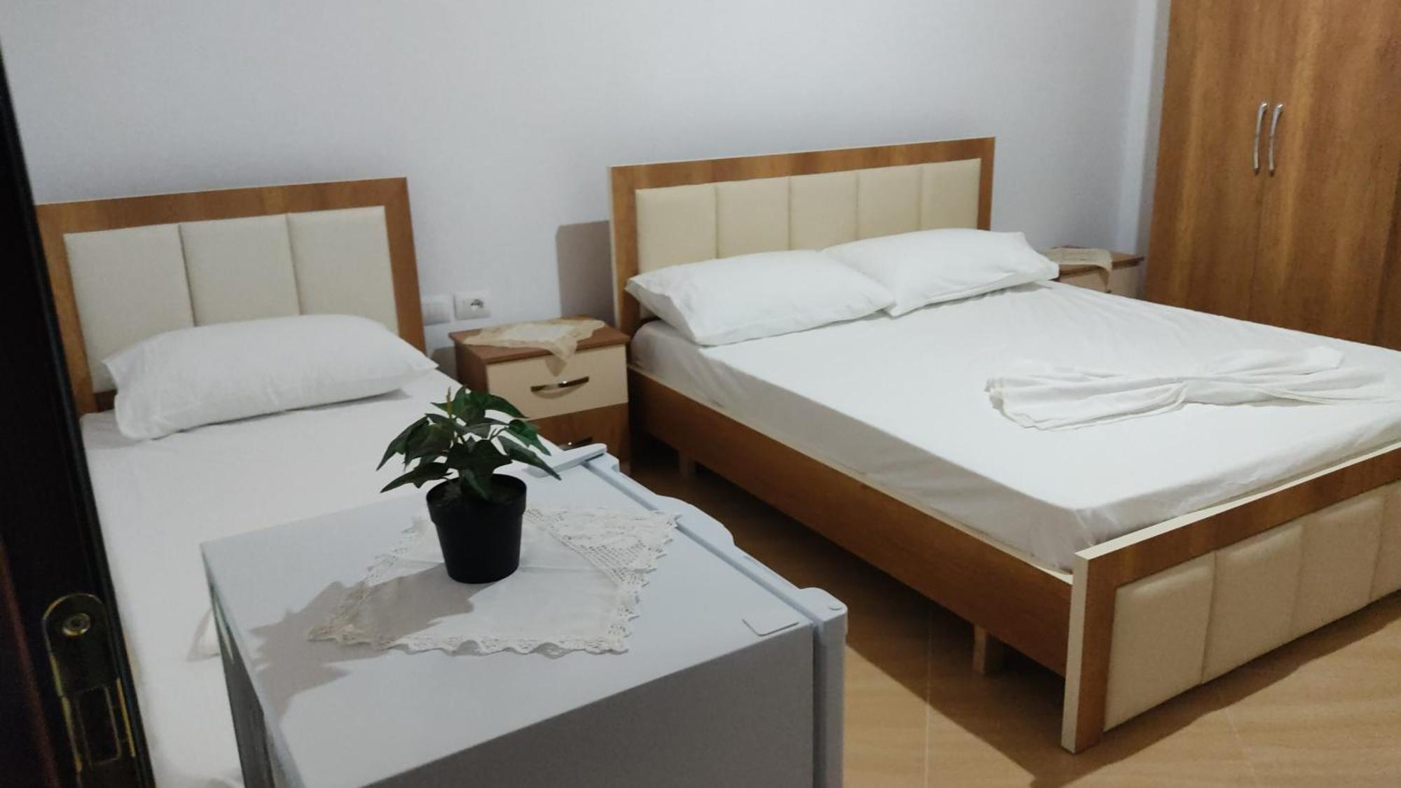 Dino Guest House Гірокастра Екстер'єр фото