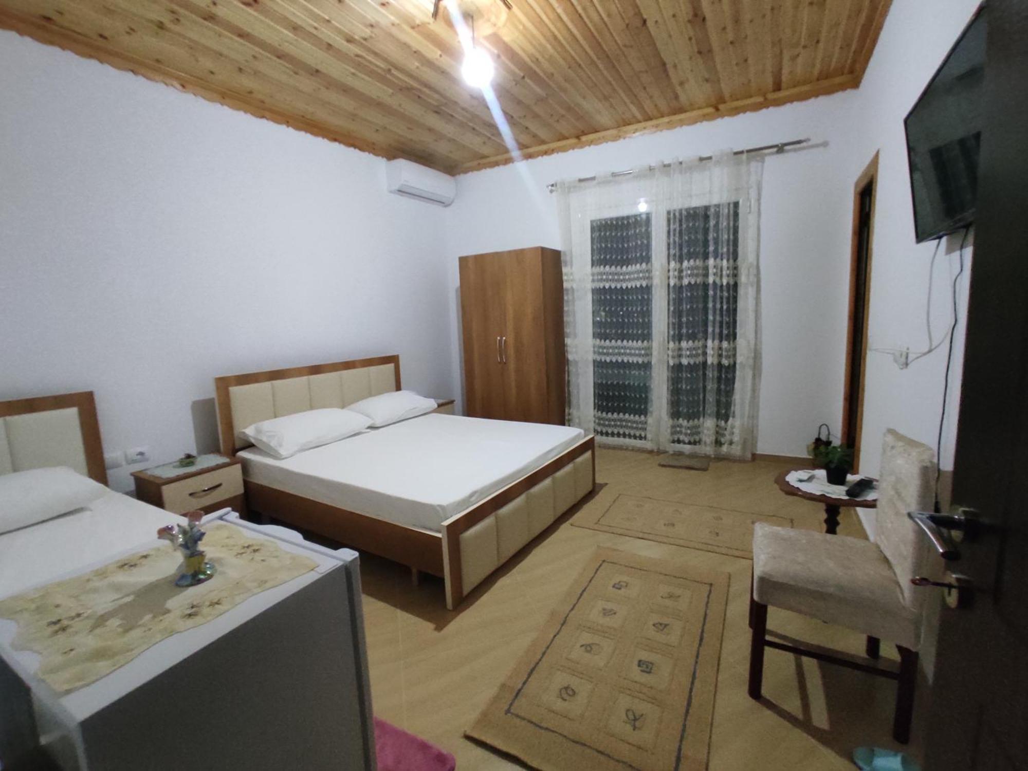 Dino Guest House Гірокастра Екстер'єр фото