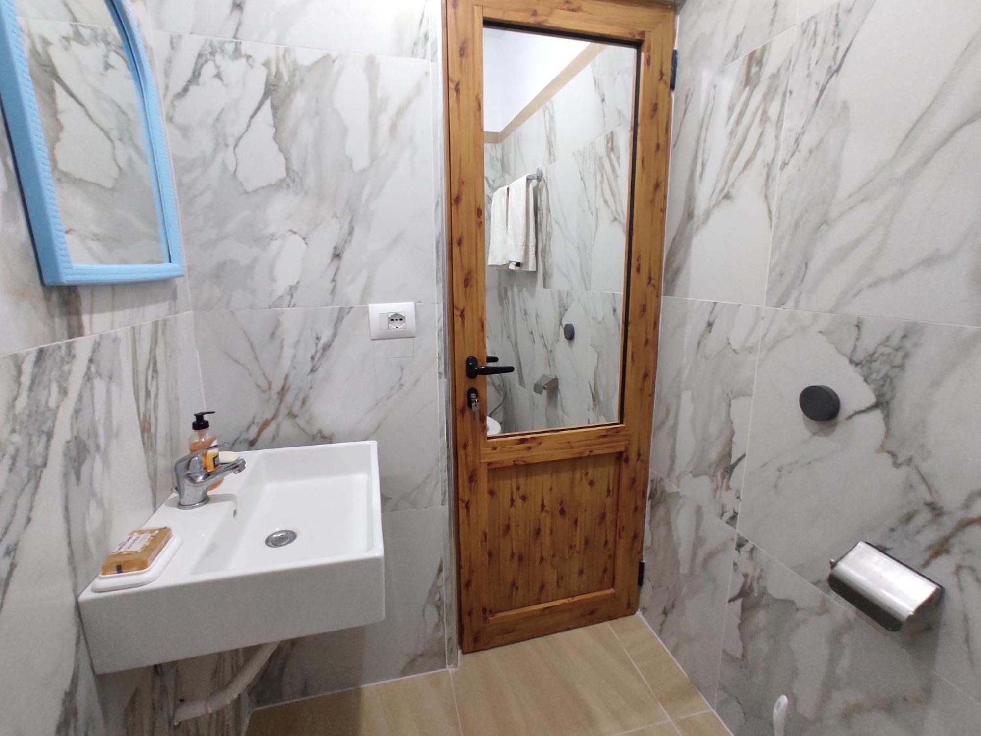 Dino Guest House Гірокастра Екстер'єр фото